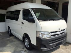 Toyota Hiace (11 Passengers)